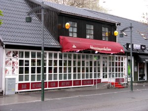 Desmond Bagley Running Blind - Hresso, Austurstræti, Reykjavík © The Bagley Brief